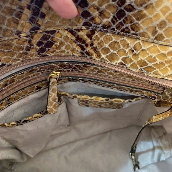 Micheal Kors in style bag - Picture 3 of 6